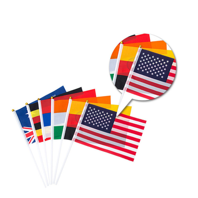 Spersonalizowane ręczne flagi machające małą flagą z plastikowym słupkiem